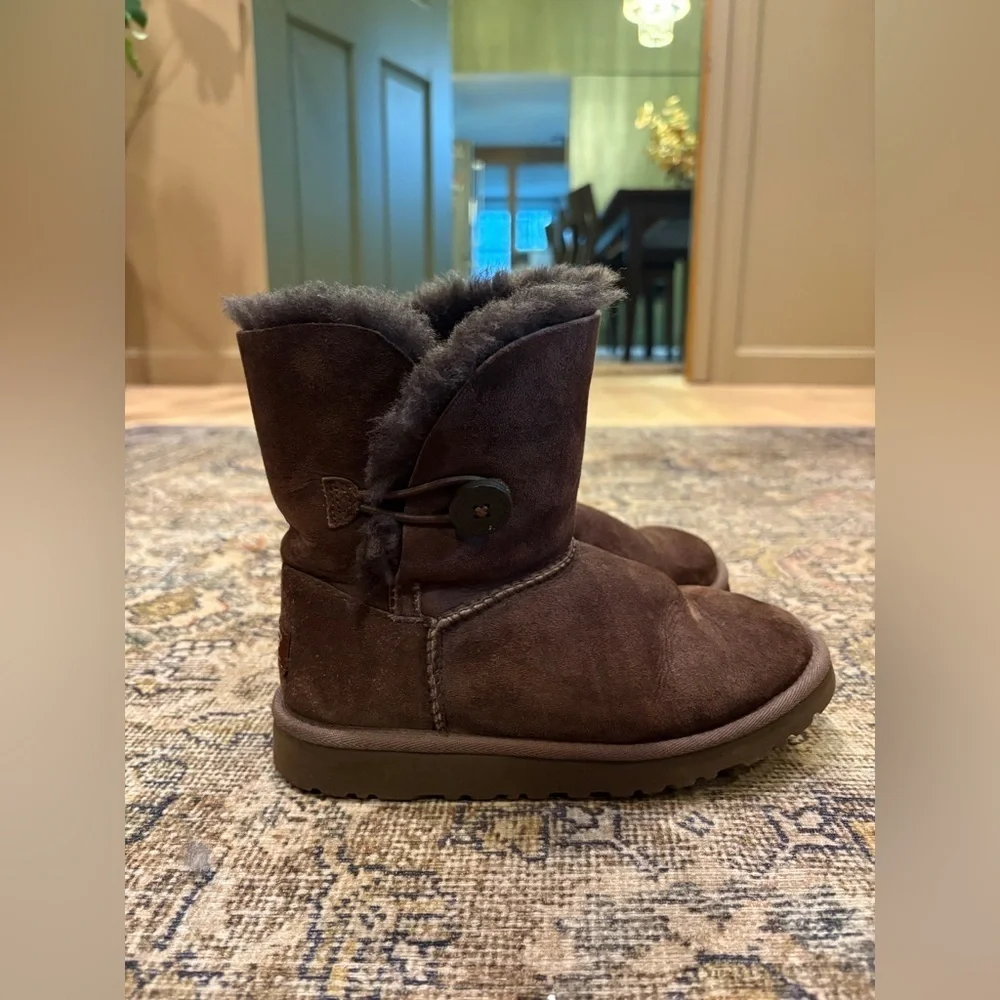 UGG Girls Bailey Button Boots in Dark Brown Chocolate Size 3